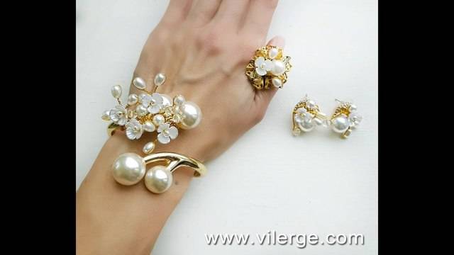 МОДНА ТЕНДЕНЦИЯ ЗА ЕСЕНТА С ТОП КОЛЕКЦИЯ БИЖУТА