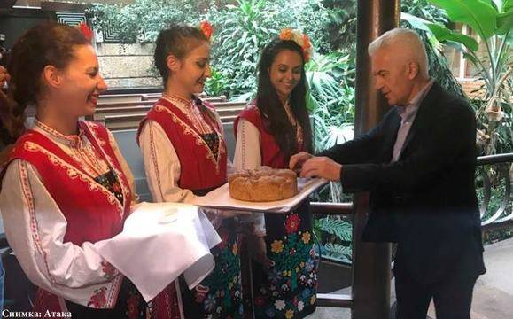 Сидеров: Ще настоявам руските туристи да получават визи у нас