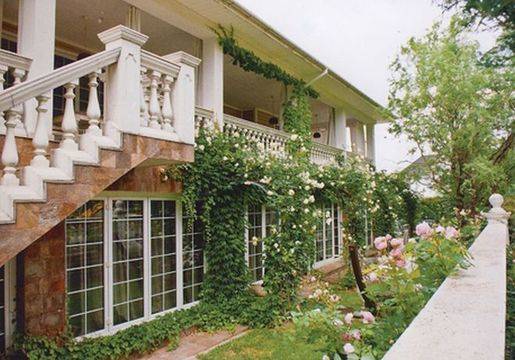 НИКОЙ НЕ Е НАДНИКНАЛ ДО СЕГА! Вижте УЛТРА ЛУКСОЗНИЯ ПАЛАТ на Маги Халваджиян! /НЕВИЖДАНИ СНИМКИ/