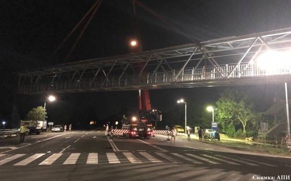 АПИ: Монтирана е пасарелката при с. Атия по път II-99 Бургас – Царево