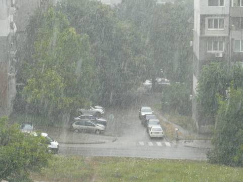 И ДНЕС ПРОЛИВНИ ДЪЖДОВЕ ВЪВ ВАРНА РАЗЛИЧНИТЕ НОВИНИ DIFFERENT NEWS