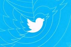Twitter банва акаунти, които са създадени преди потребителят да е бил пълнолетен