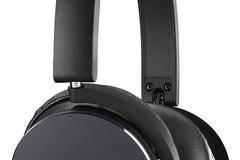 Блутут слушалки AKG Y50 Черен