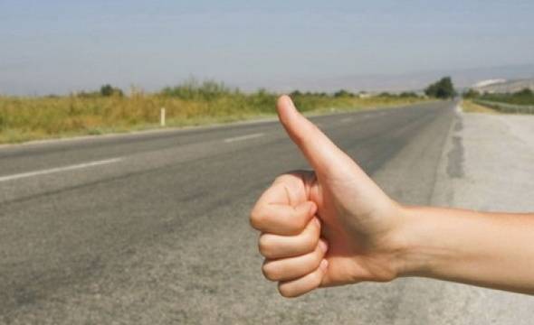 Разказ на една жена: Когато за първи път качих баба на автостоп