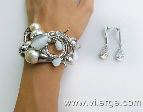 БИЖУТА С ПЕРЛИ ЗА СЕЗОН ПЪСТРА ЕСЕН