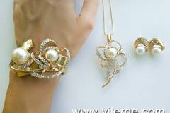 ЛУКСОЗНИ БИЖУТА И ГРИВНИ С ПЕРЛИ ЗА ЕСЕН