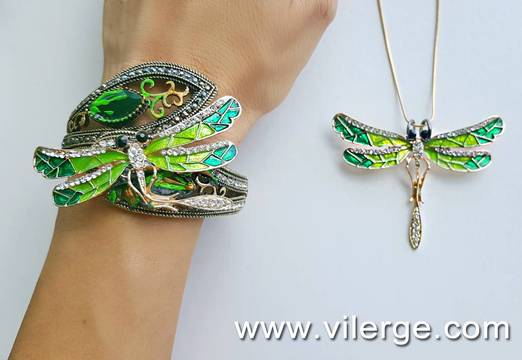 ТЕНДЕНЦИЯ В БИЖУТАТА ЗА СЕЗОН ЕСЕН