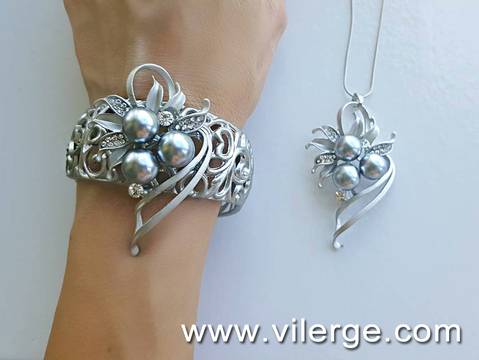 ПЕРЛИ И СРЕБРО С БИЖУТА ЗА ЕСЕН