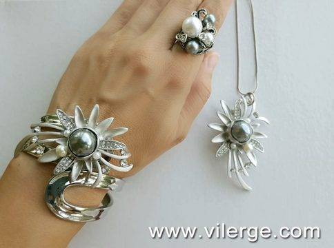 ТОП КОМПЛЕКТИ БИЖУТА С ПЕРЛИ ЗА ЕСЕН