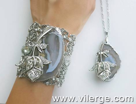 ПЪСТРА ЕСЕН ПОСРЕЩНИ С ХИТ БИЖУТА ЗА ЖЕНИ