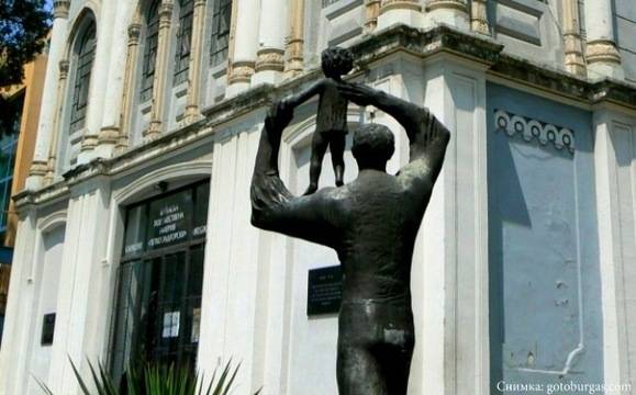 Вижте какво предлагат художествените галерии в Бургас през месец август