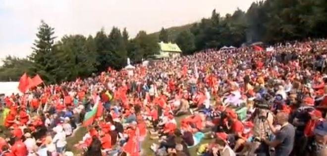 Хиляди социалисти се събраха на Бузлуджа (СНИМКИ)
