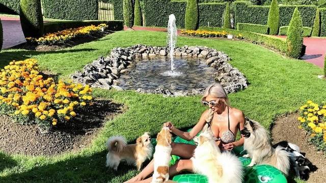 Ваньо Алексиев живее като истински цар: Разполага с 14 декара собствен палат, басейни, конюшни и още!