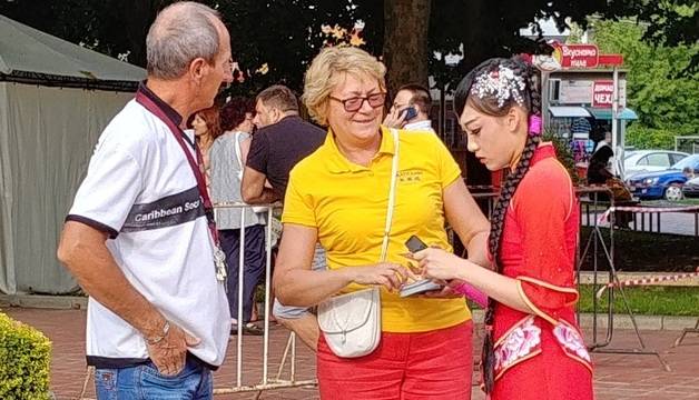 Китайци чуха за Фалун Дафа на международен фолклорен фестивал в Добрич (фотогалерия)