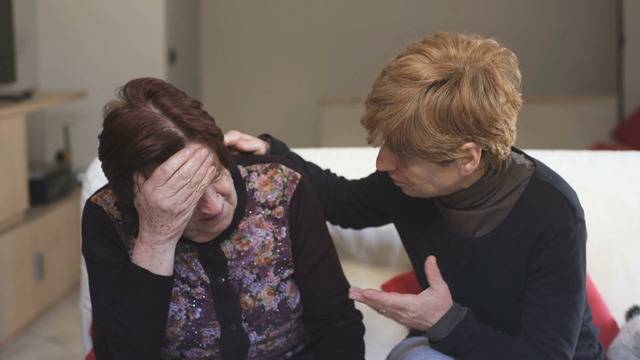 Майка работеща в чужбина пращала пари на сина си и жена му, но когато реши да се върне в България…