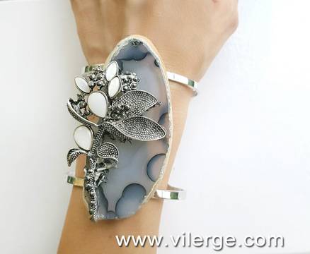 ПРИКАЗНА ЕСЕН С ТОП ГРИВНИ И ХИТ БИЖУТА