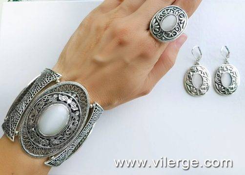 8 ТОП БИЖУТА ЗА ПРИКАЗНА ЕСЕН С ЛУНЕН КАМЪК