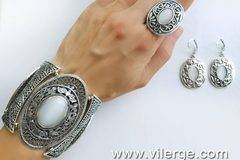 8 ТОП БИЖУТА ЗА ПРИКАЗНА ЕСЕН С ЛУНЕН КАМЪК