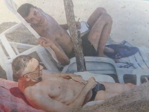 Бомба в Новини365! Папараци хванаха Заки и младото му гадже на плажа в Синеморец (СНИМКИ)