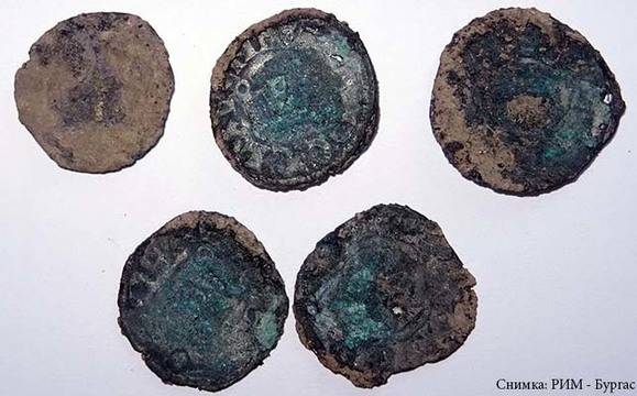 Съкровище от сребърни монети откриха археолозите на крепостта Русокастро