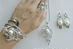 СРЕБЪРНА СЕРИЯ БИЖУТА С ПЕРЛИ ЗА ПРИКАЗНА ЕСЕН