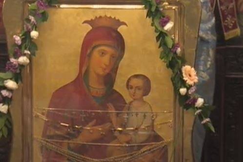 Чудотворна икона на Света Богородица пристигна в София
