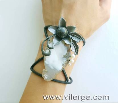 ПЪСТРА ЕСЕН ПОСРЕЩНИ С АКТУАЛНИ ГРИВНИ ЗА ЖЕНИ