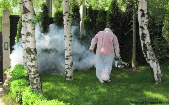 Борбата с комарите и кърлежите продължава и през август