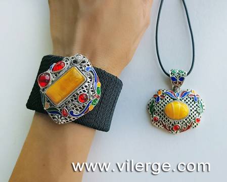 ТОП КОЛЕКЦИЯ БИЖУТА С КЕХЛИБАР ЗА ЕСЕН