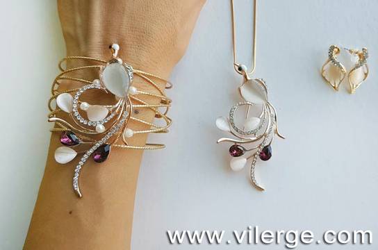 ПЕРЛЕНА КОЛЕКЦИЯ БИЖУТА ЗА ЕСЕН