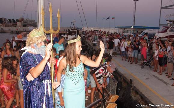 В неделя Поморие посреща бога на моретата Нептун