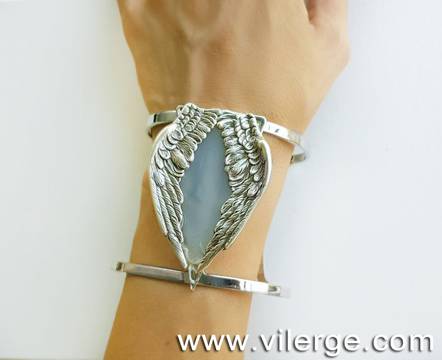 Приказна серия гривни и топ бижута за ЕСЕН