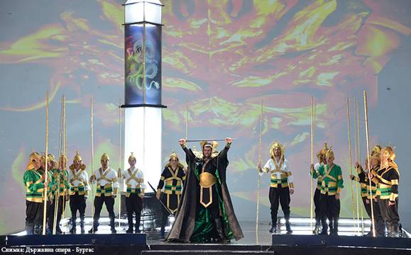 Деян Вачков, Калуди Калудов и Марян Йовановски в „Атила“ в Бургас