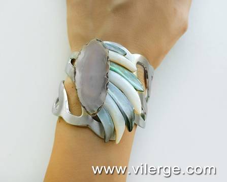 10ТЕ ТОП ГРИВНИ С АХАТ И СЕДЕФ ЗА ЕСЕН