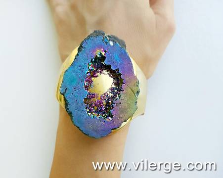 ЗЛАТНА СЕРИЯ ГРИВНИ И БИЖУТА ЗА ЕСЕНТА