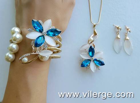 ЛУКСОЗНИ БИЖУТА С ПЕРЛИ ЗА ЕСЕНТА