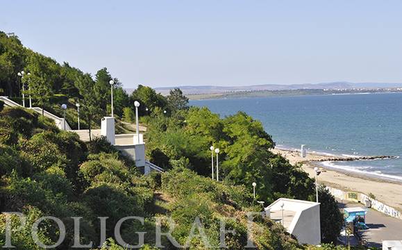 Седмицата започва със слънчево и горещо време