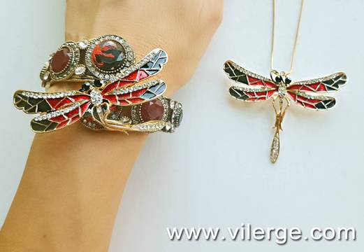 РОМАНТИЧНА ПРИКАЗНА СЕРИЯ БИЖУТА ЗА ЕСЕН