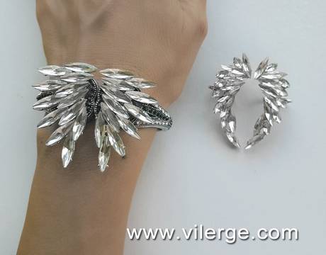 СРЕБЪРНА КОЛЕКЦИЯ ГРИВНА ЗА СЕЗОН ЕСЕН И ХИТ БИЖУТА ЗА ЖЕНИ