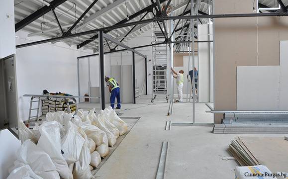 Бургаският филиал на НХА привлече тълпи от руски кандидат-студенти