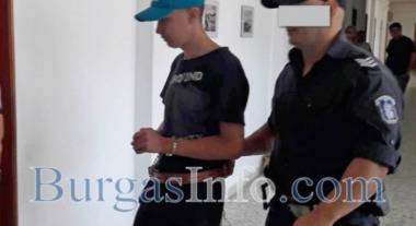 Съседи видели убиеца на малката Никол оплискан в кръв – казал им, че варил лютеница