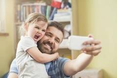 Трябва ли да се паникьосваме, ако детето „се влюби“ в мама или татко