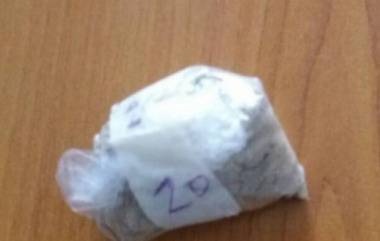 Закопчаха дилърка в Пловдив, цялата натъпкана с пакетчета дрога