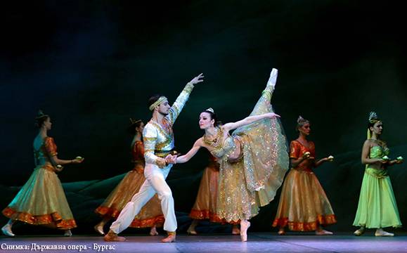 Веса Тонова, Марта Петкова и Никола Хаджитанев в „Баядерка“