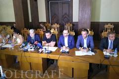 Корабът Мопанг изпускал гориво от години, нещата се влошили след бурите