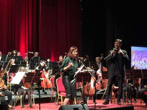 Край на мистерията: Ани Цолова изуми публиката като се появи неузнаваема на сцената в… (СНИМКА)