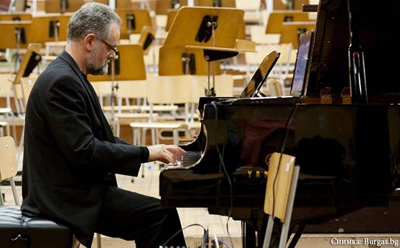 Михаил Големинов с втори концерт, тази вечер във Флората