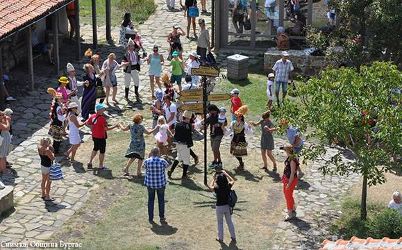 „Света Анастасия“ празнува с островно хоро, рибена чорба и гледка към залива