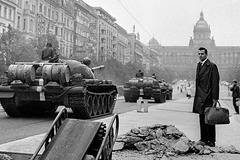 Фотоизложба връща спомена за Пражката пролет от 1968 г.