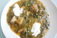 Агнешко месо със спанак и кисело мляко